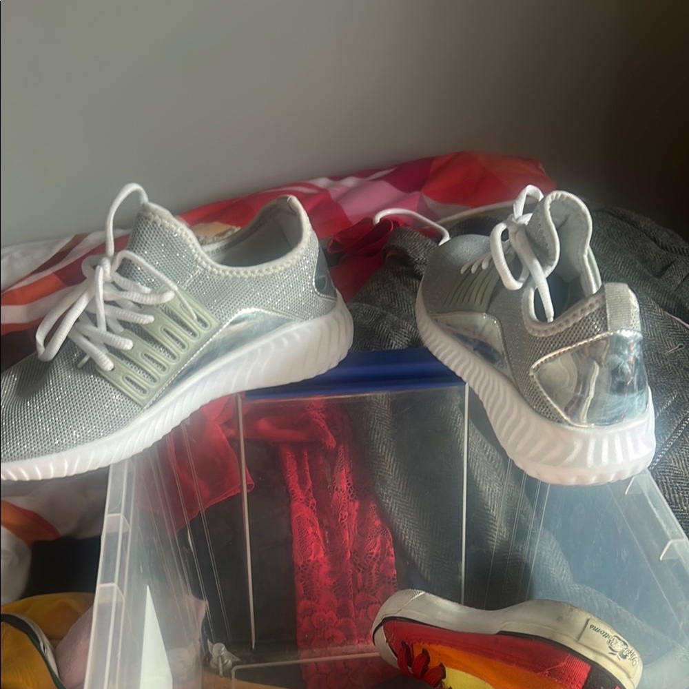 Show dazzle comfy Silver Sneakers